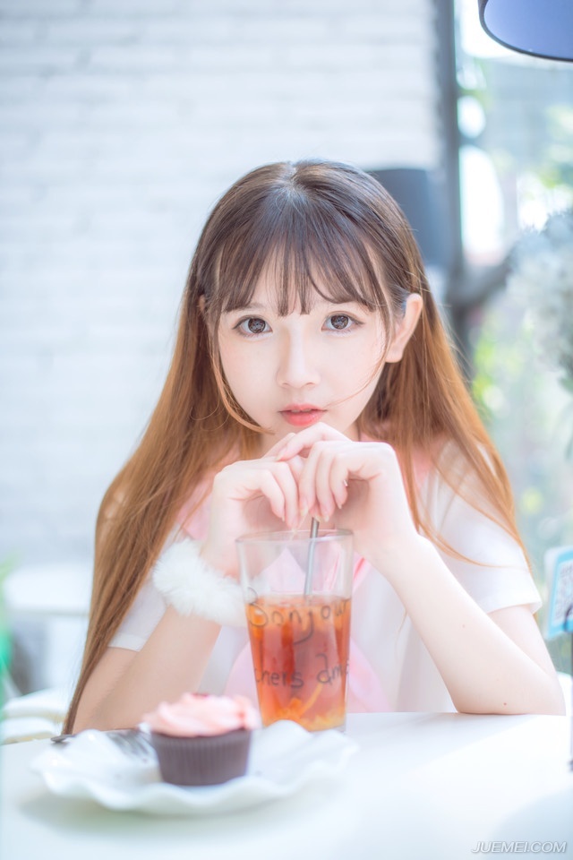 逆境总是有的，人生总要进击。愿你不要屈从于命运的安排，坚韧不拔，锲而不舍!做永远的生活强者!